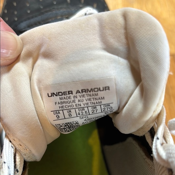Under Armour Black and White Football Cleats, size 9 - Picture 4 of 4